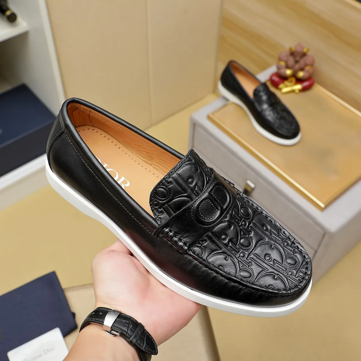 Men's clothing and shoes 💰460 💰🔥[Dior] High-end top-notch 🔝 purchasing agent 🔍🔍The latest 🇺🇸 counters are on sale simultaneously, original Italian brand · brand totem cloth sewn with brand cloth label · paired with calfskin · (high-end, nobility and class) exquisite workmanship (cow Leather lining) Sole: Original two-color sole ⚠️outsole specially provided by the original factory. Comfortable, wear-resistant, non-slip, real-life photoshoot🎬The real thing is more beautiful🔍Color: Color optional💕💕Number of yards: 39-44 (customized at 38.45.46)...